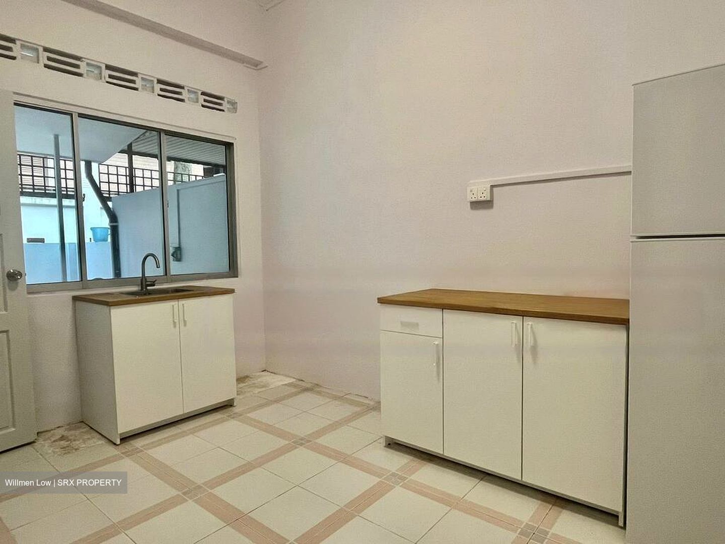 Lowland Road (D19), Terrace #464667021